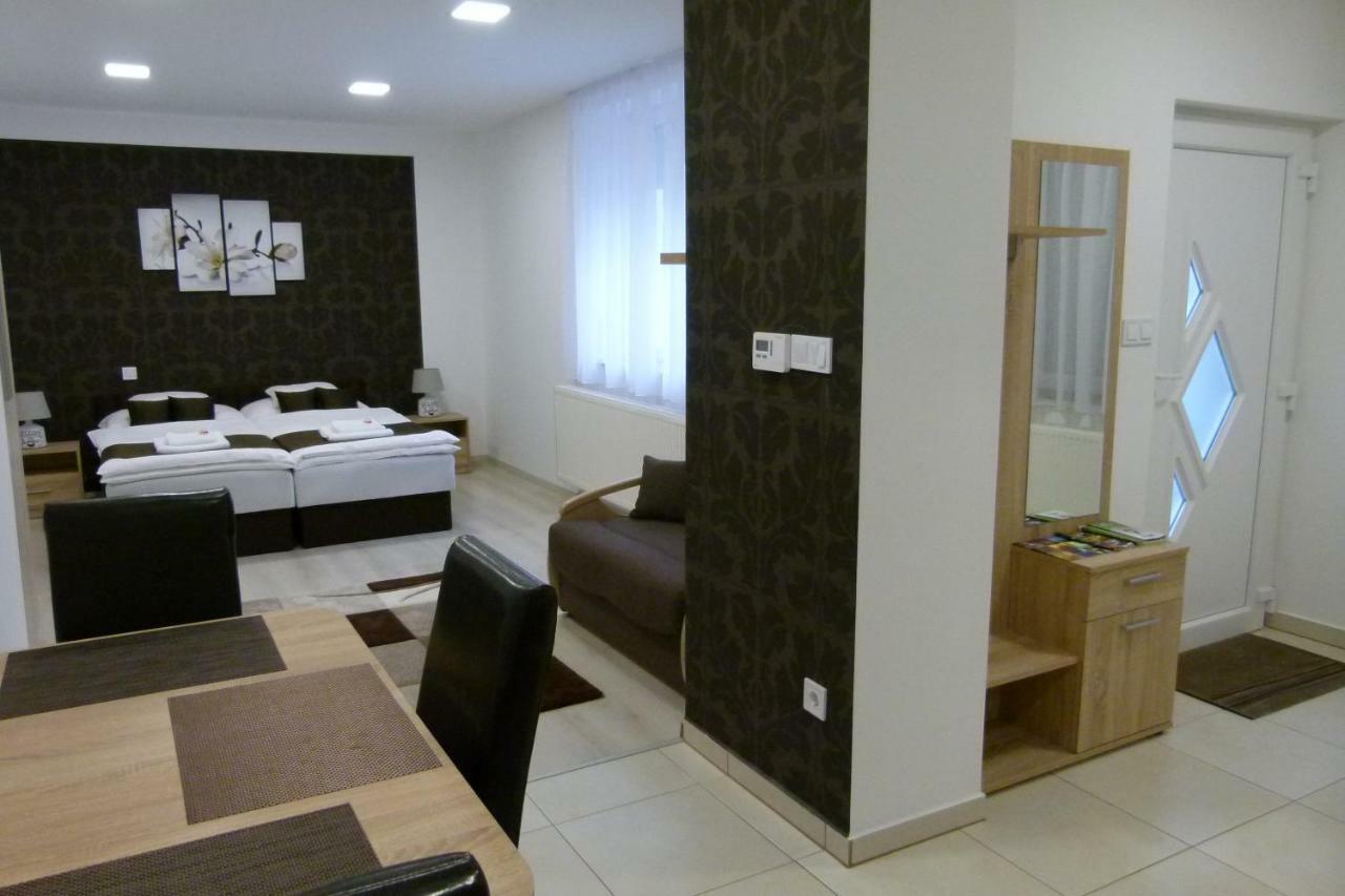 Wolf House Apartman زالاجيرسيج المظهر الخارجي الصورة
